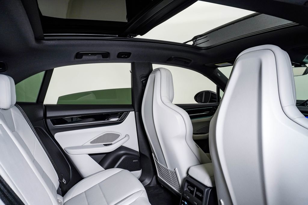 Certified 2025 Porsche Macan 4S Electric AWD/4WD image 16