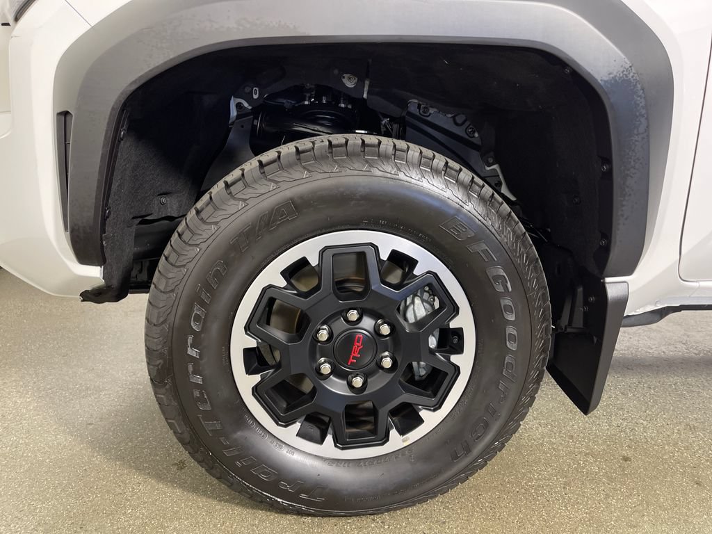 Certified 2025 Toyota Tacoma TRD Off-Road AWD/4WD image 11