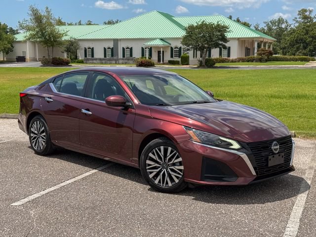 Used 2023 Nissan Altima 2.5 SV FWD image 1