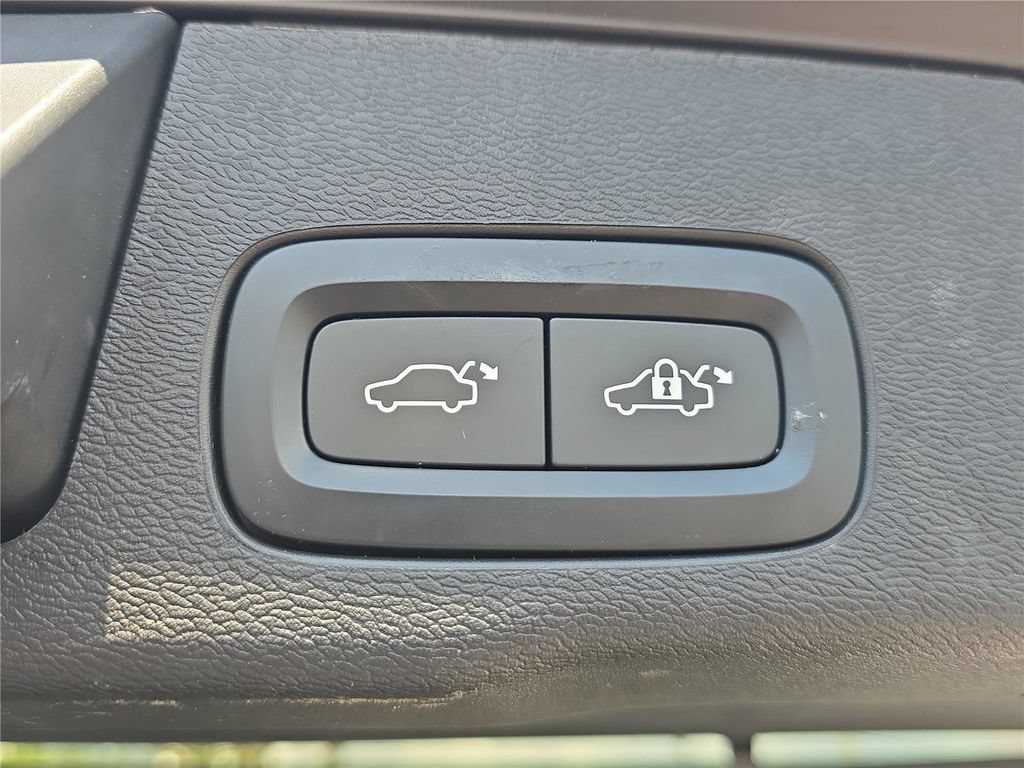 Used 2023 Volvo XC60 B5 Core w/ Climate Package FWD image 26