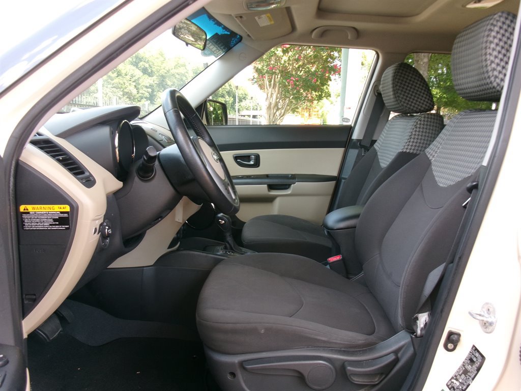 Used 2011 Kia Soul ! FWD image 11