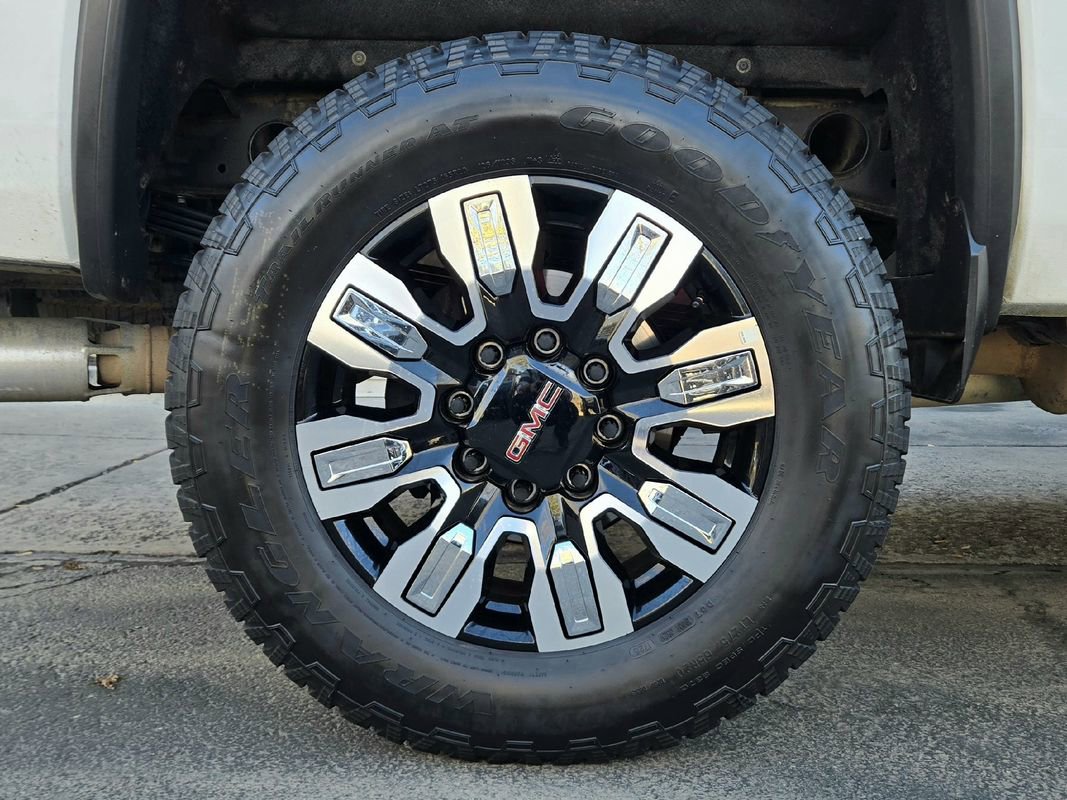 Used 2017 GMC Sierra 2500 SLT w/ Duramax Plus Package image 18