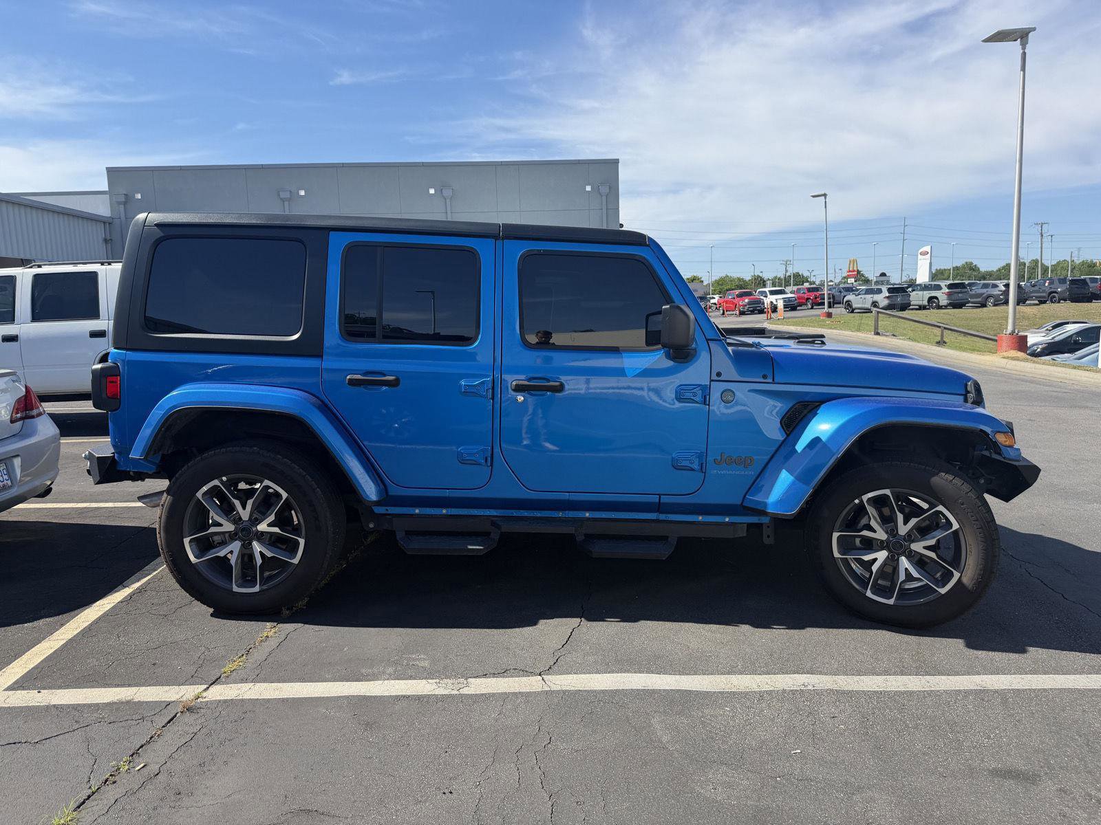 Used 2024 Jeep Wrangler Unlimited w/ Convenience Group AWD/4WD image 12