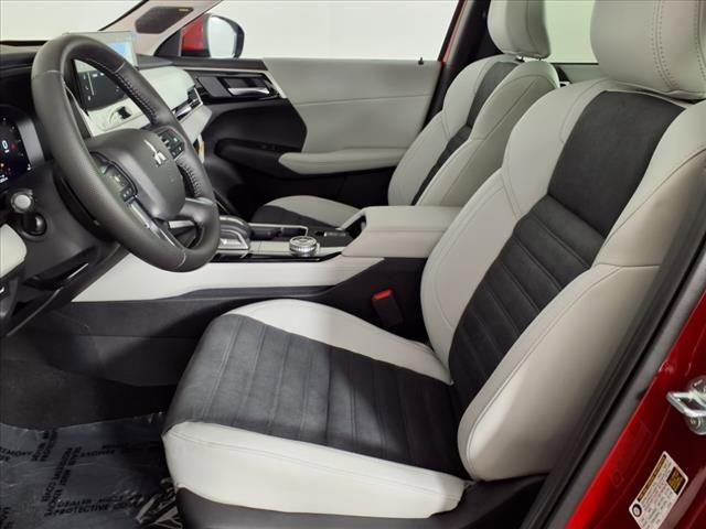 Used 2025 Mitsubishi Outlander SE image 20