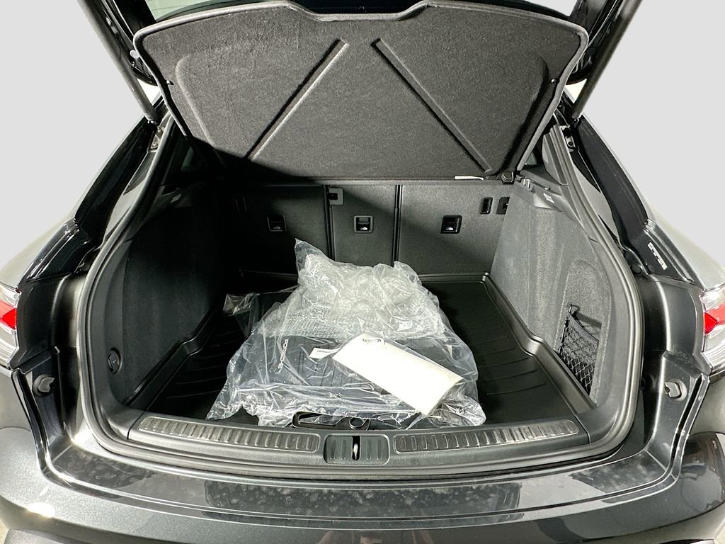 New 2025 Porsche Macan Turbo image 28