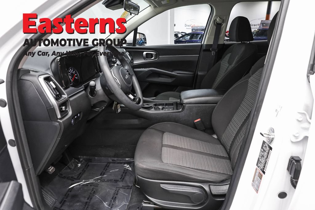 Used 2023 Kia Sorento LX FWD image 14