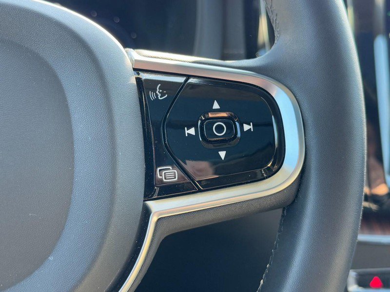 Certified 2023 Volvo XC60 T8 Ultimate w/ Climate Package image 19