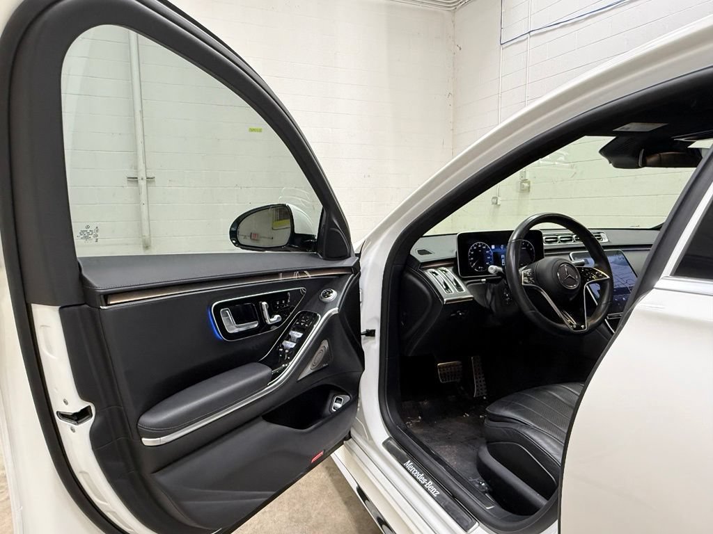 Used 2022 Mercedes-Benz S 500 4MATIC w/ AMG Line Package image 29