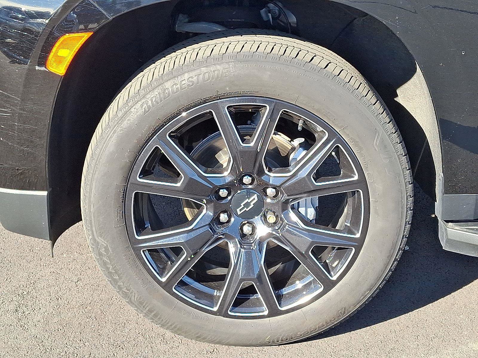 Used 2023 Chevrolet Suburban High Country image 9