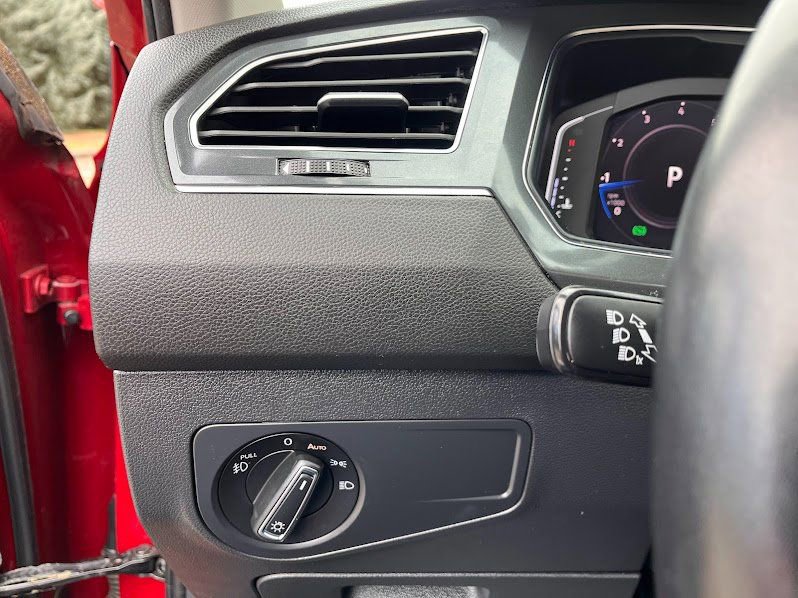 Used 2019 Volkswagen Tiguan SEL image 11