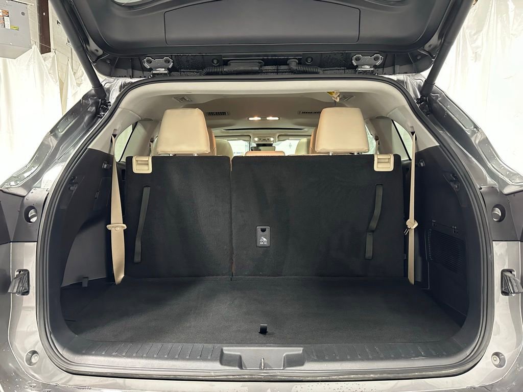 Used 2025 Toyota Highlander XLE image 55