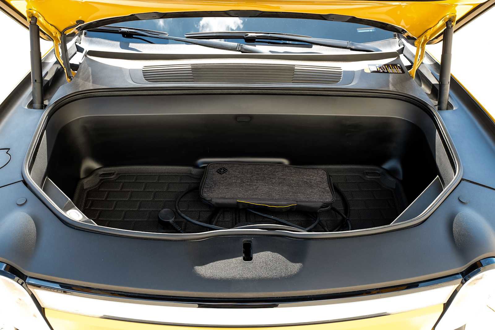 Used 2023 Rivian R1S Adventure image 51