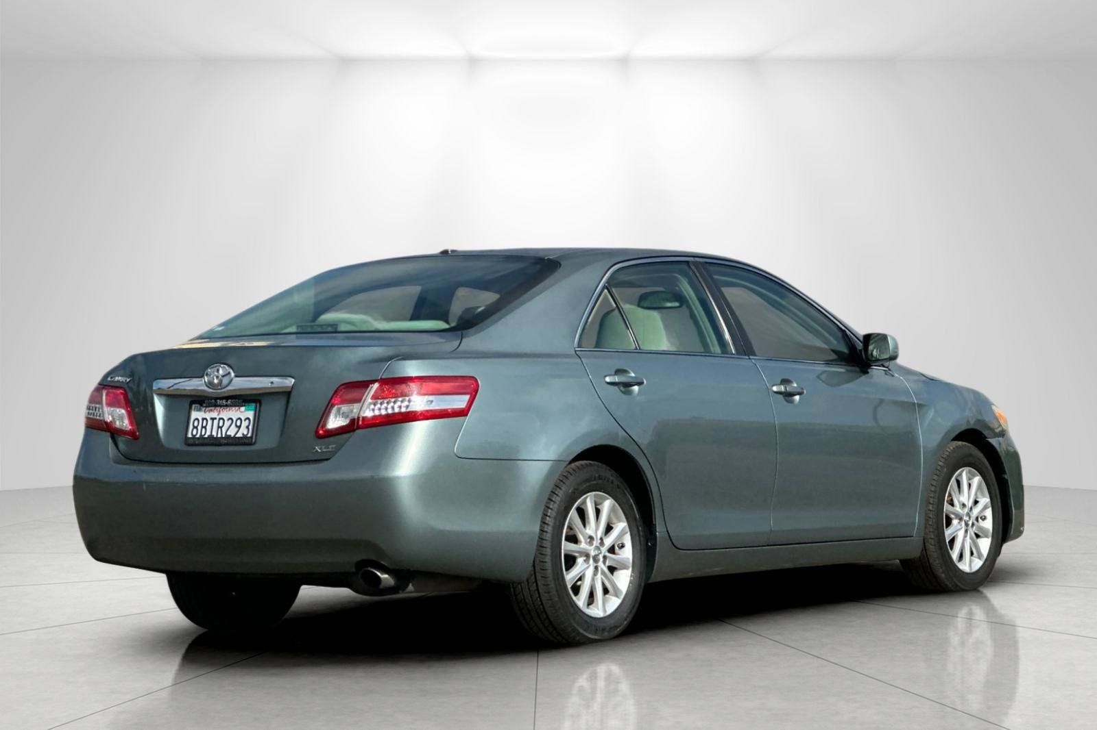 Used 2011 Toyota Camry XLE FWD image 3