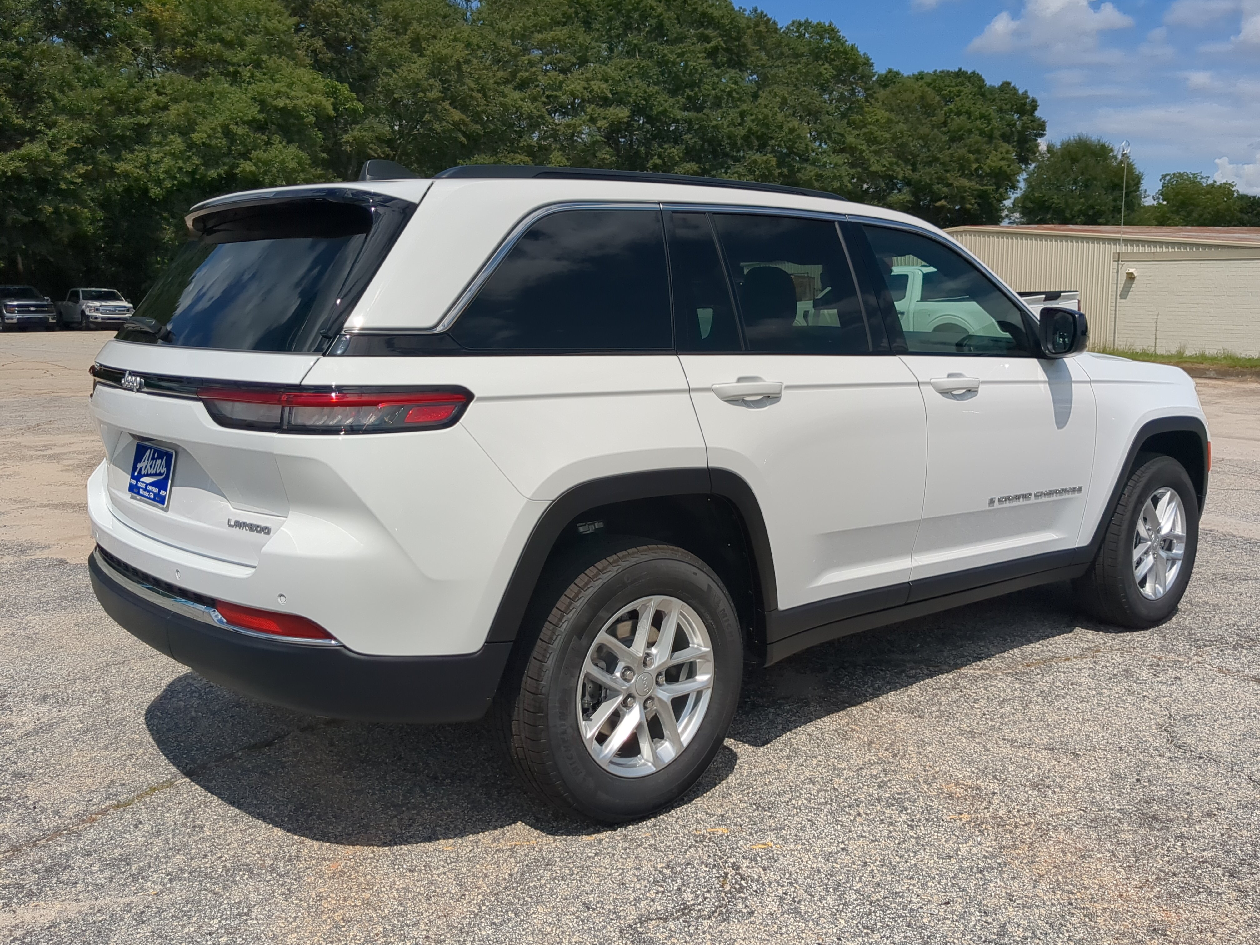 New 2026 Jeep Grand Cherokee Laredo RWD image 3