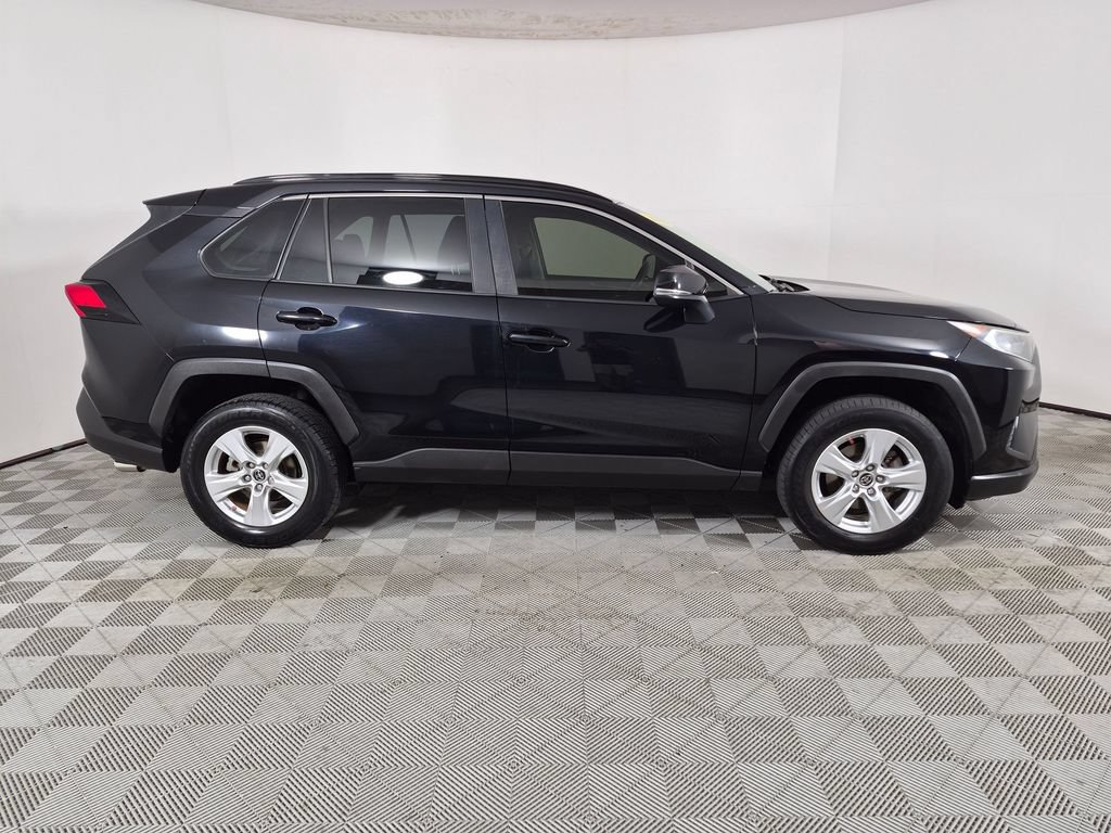 Used 2019 Toyota RAV4 XLE w/ Carpet Mat Package AWD/4WD image 2
