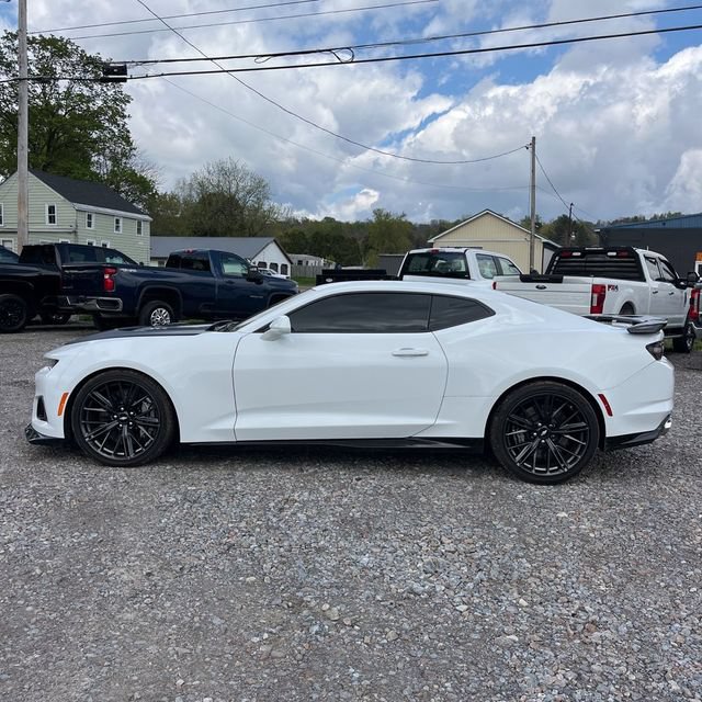 Used 2019 Chevrolet Camaro ZL1 RWD image 4