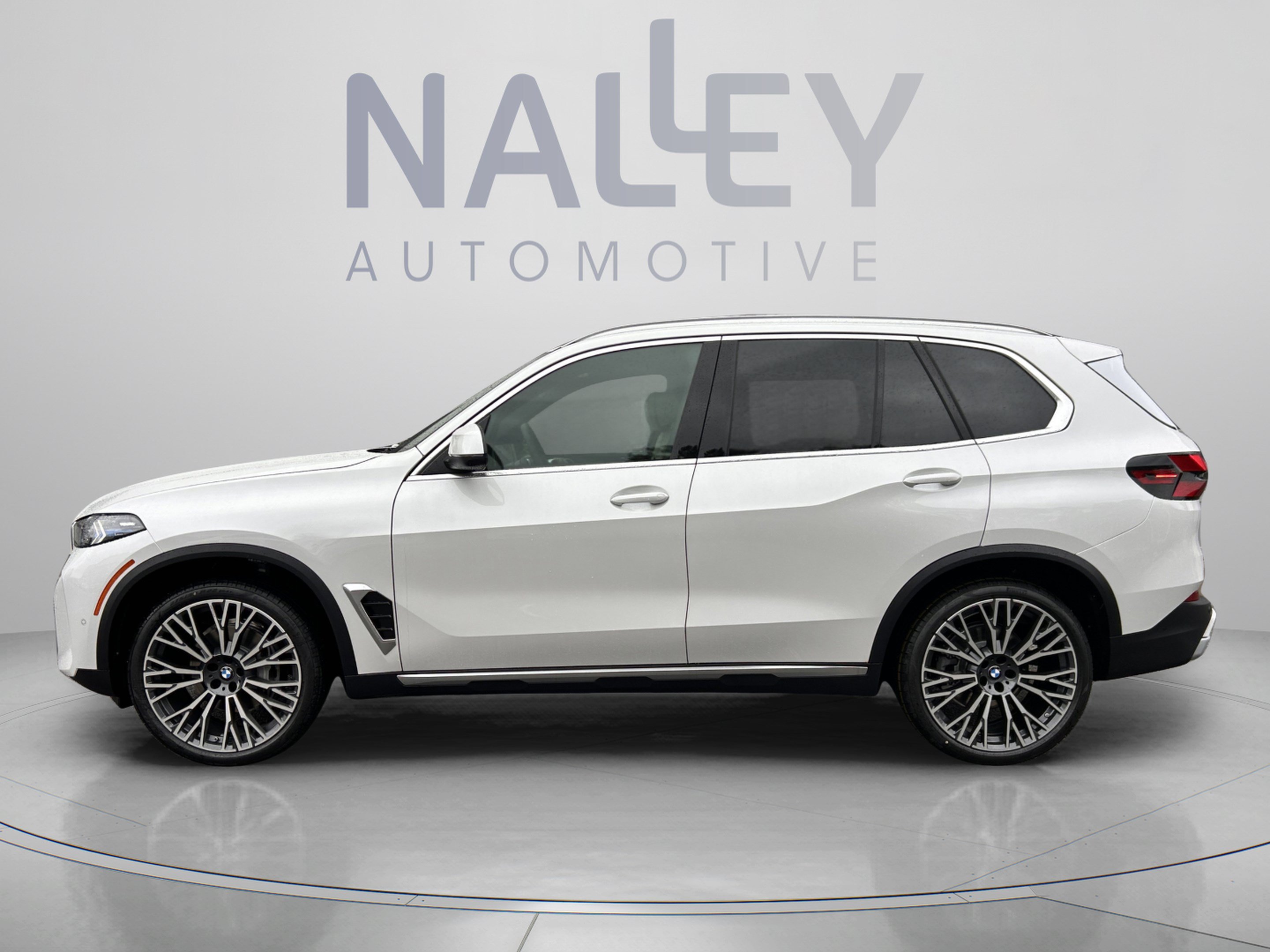 Used 2026 BMW X5 xDrive40i AWD/4WD image 2