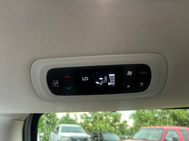 Used 2024 Chrysler Pacifica Touring-L FWD image 26