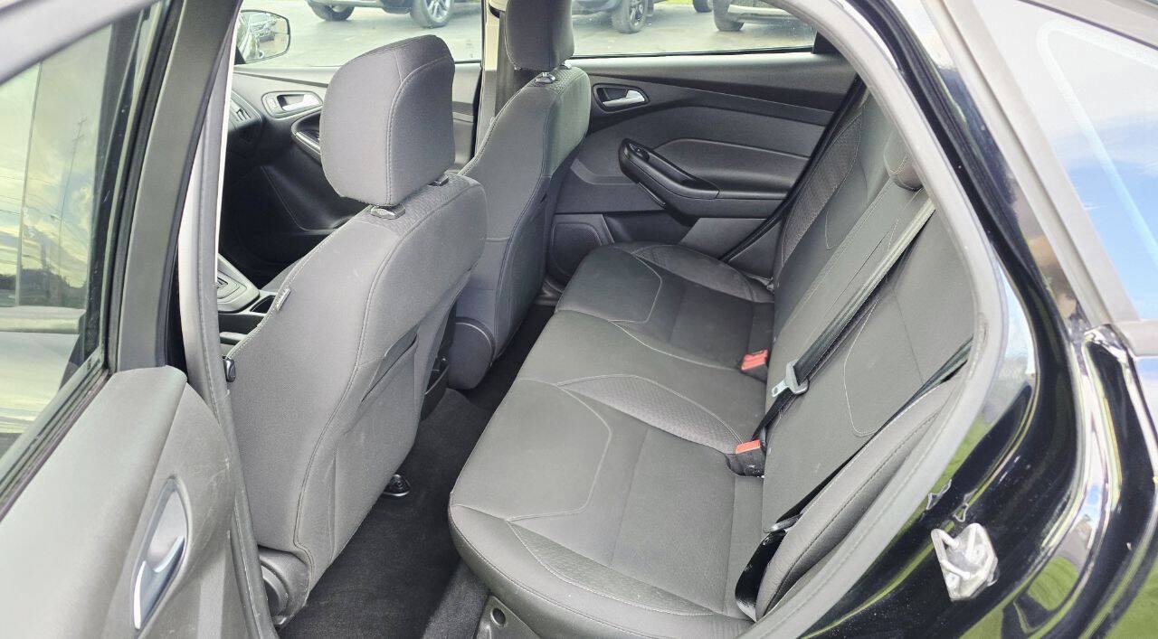 Used 2016 Ford Focus SE w/ Equipment Group 201A FWD image 11