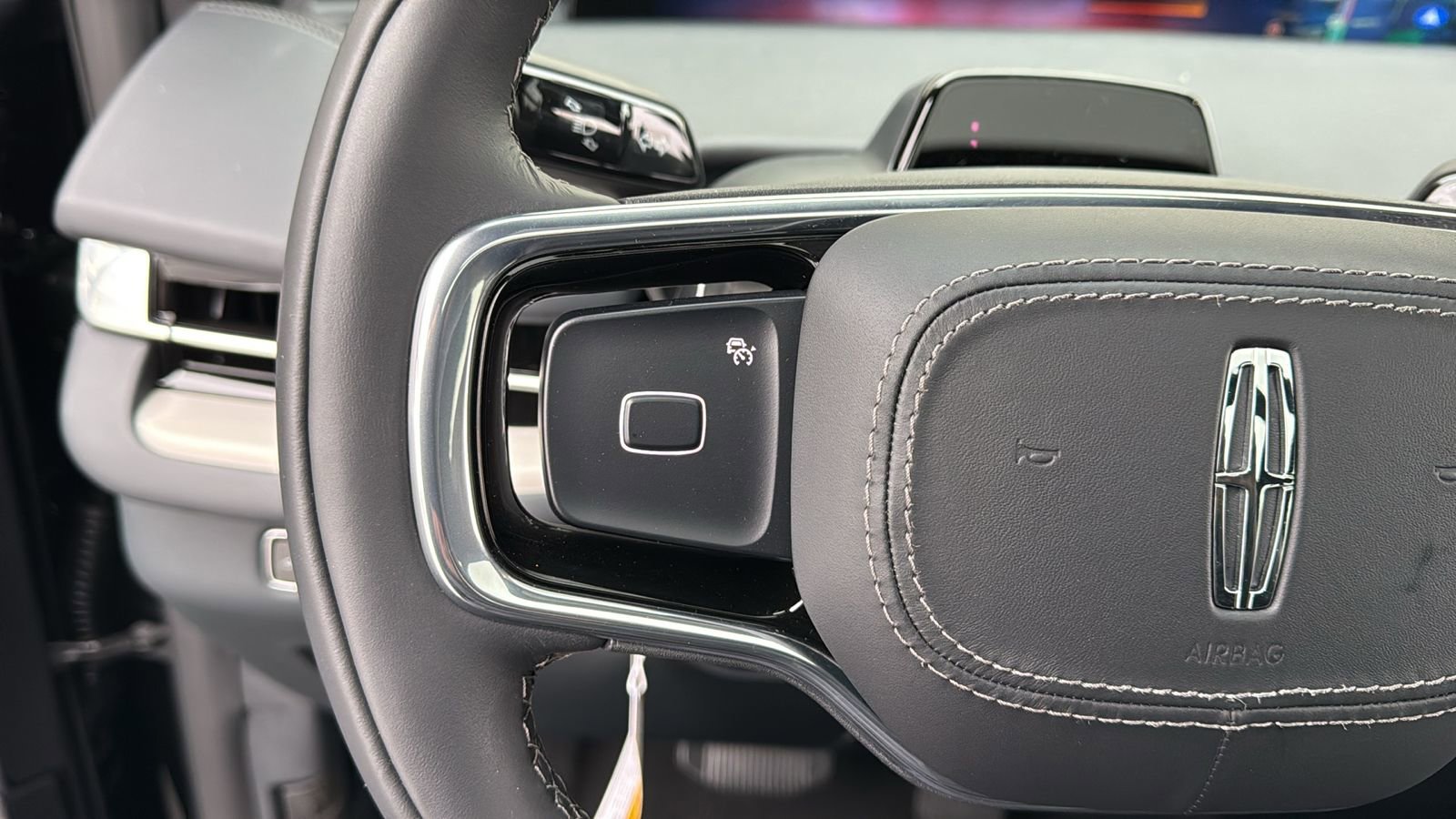 New 2025 Lincoln Navigator L Reserve w/ Jet Appearance Package image 32