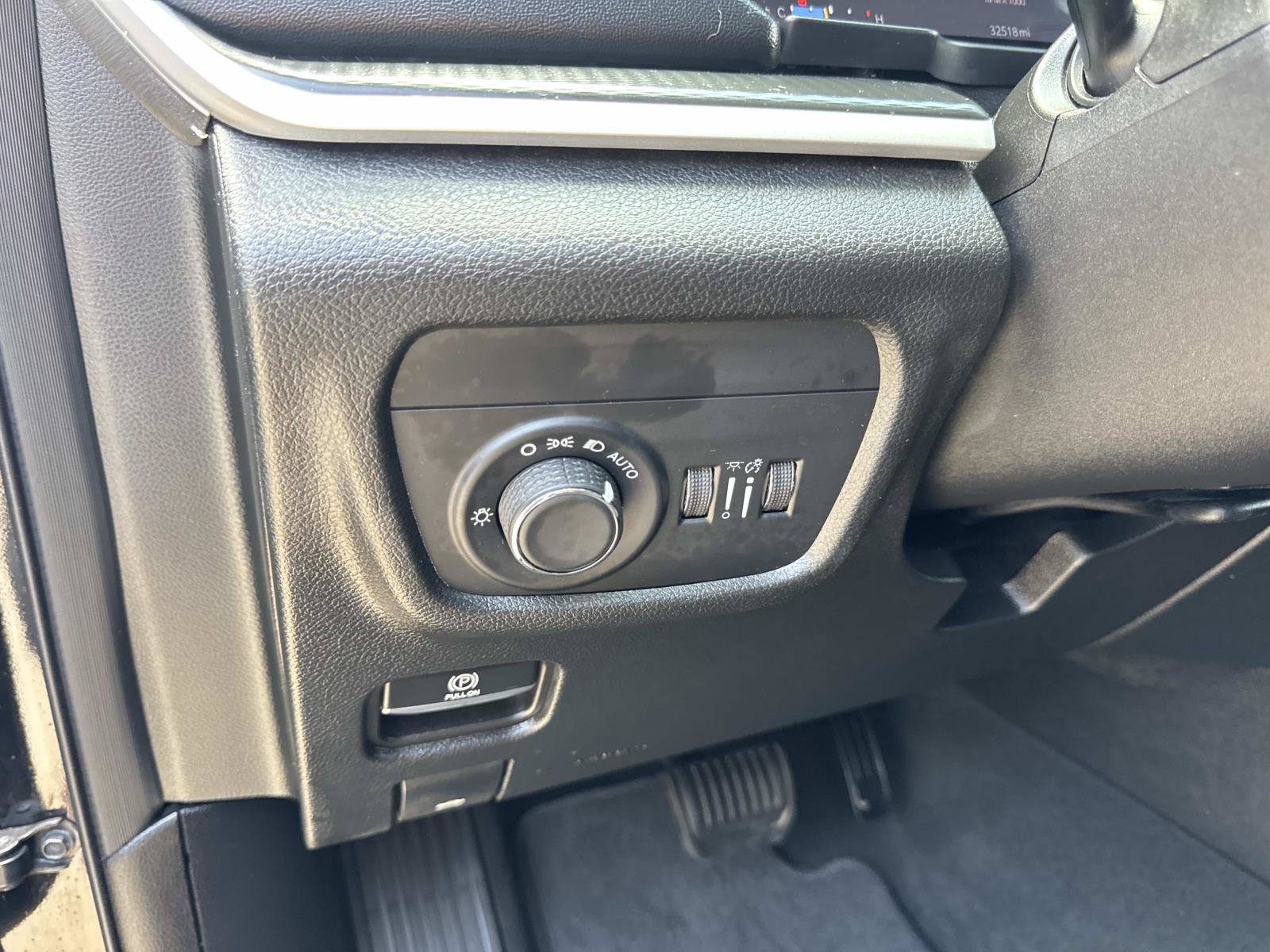 Used 2023 Jeep Grand Cherokee L Laredo RWD image 20