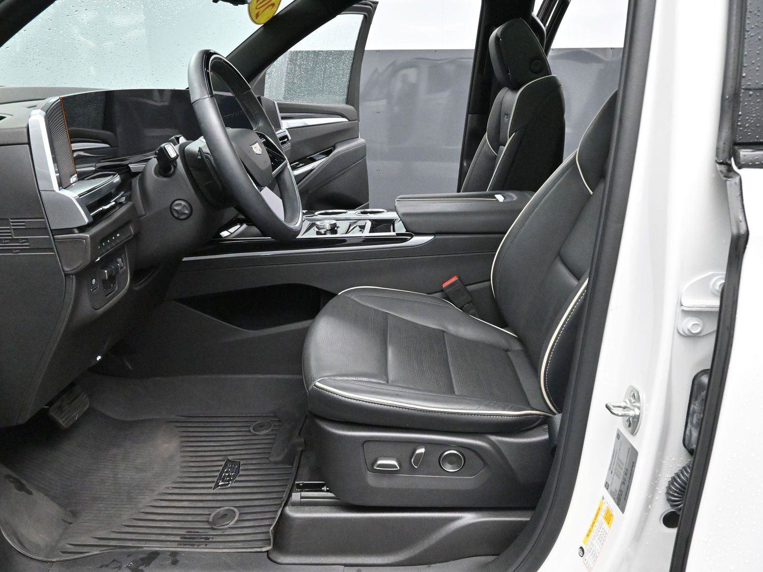 Certified 2025 Cadillac Escalade Sport w/ LPO, ONYX Package AWD/4WD image 16