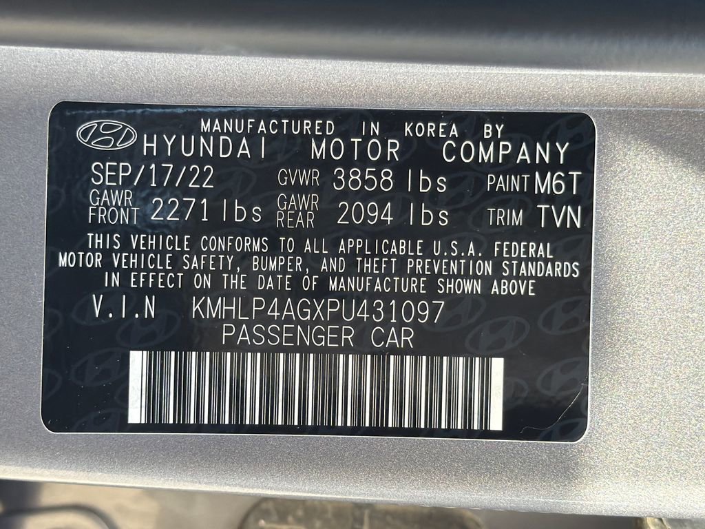 Used 2023 Hyundai Elantra Limited w/ Preferred Accessory Package FWD image 33