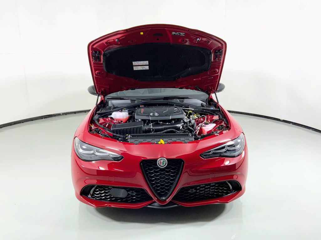 Used 2024 Alfa Romeo Giulia Sprint AWD/4WD image 4