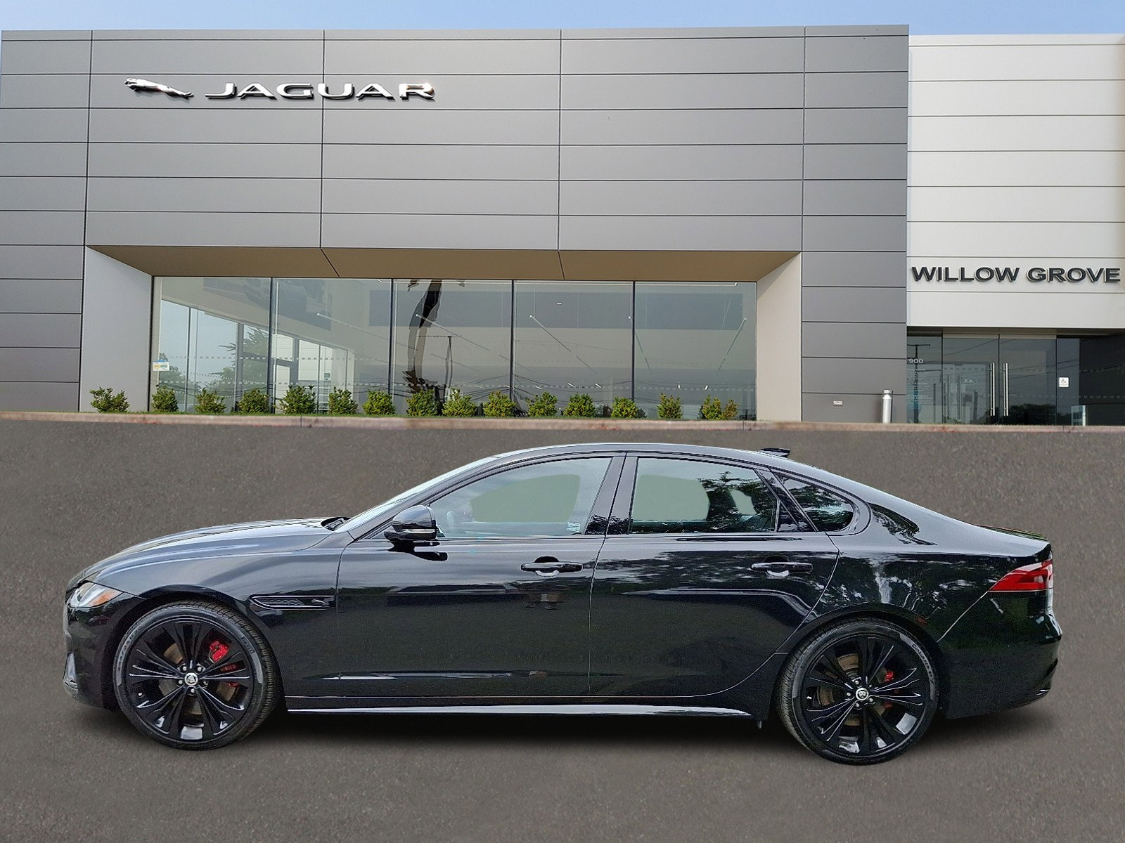 Certified 2024 Jaguar XF R-Dynamic SE image 6