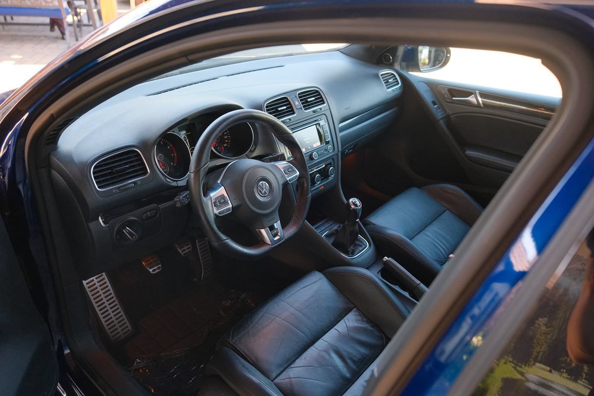 Used 2011 Volkswagen GTI 4-Door FWD image 10