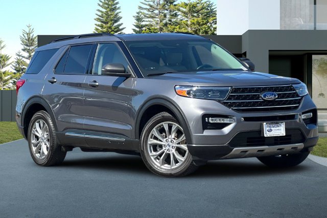 Used 2022 Ford Explorer XLT w/ Equipment Group 202A AWD/4WD image 2