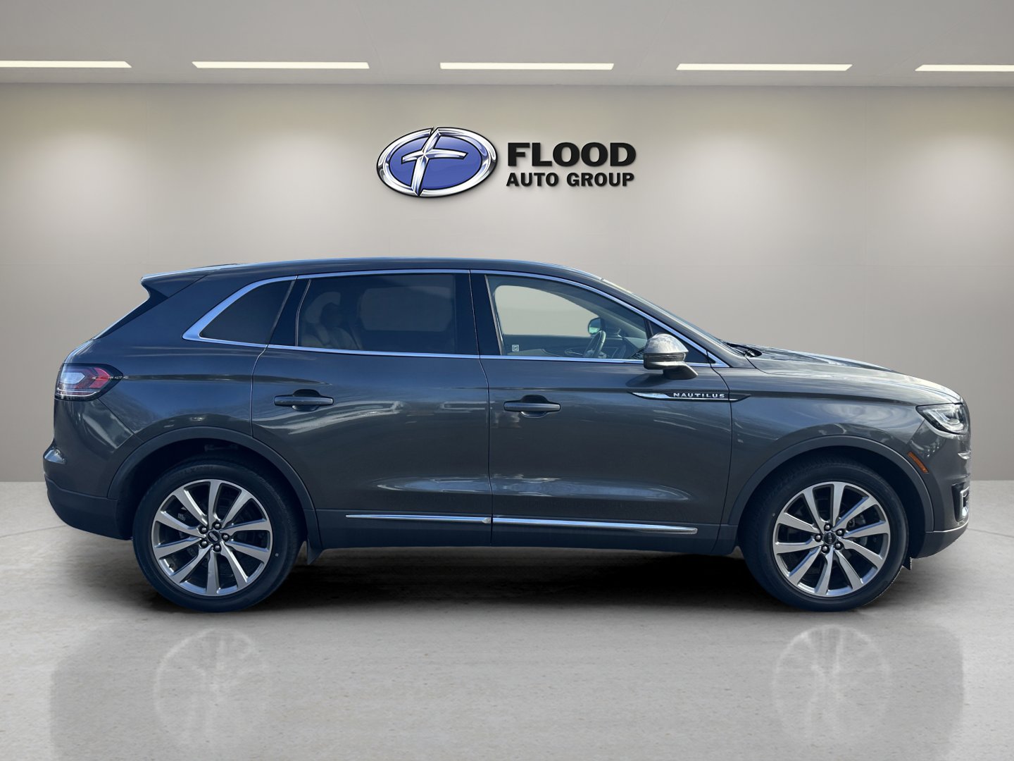 Used 2019 Lincoln Nautilus Select image 4