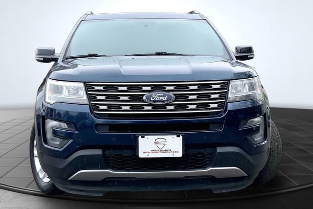 Used 2017 Ford Explorer XLT w/ XLT Technology Feature Bundle FWD image 3