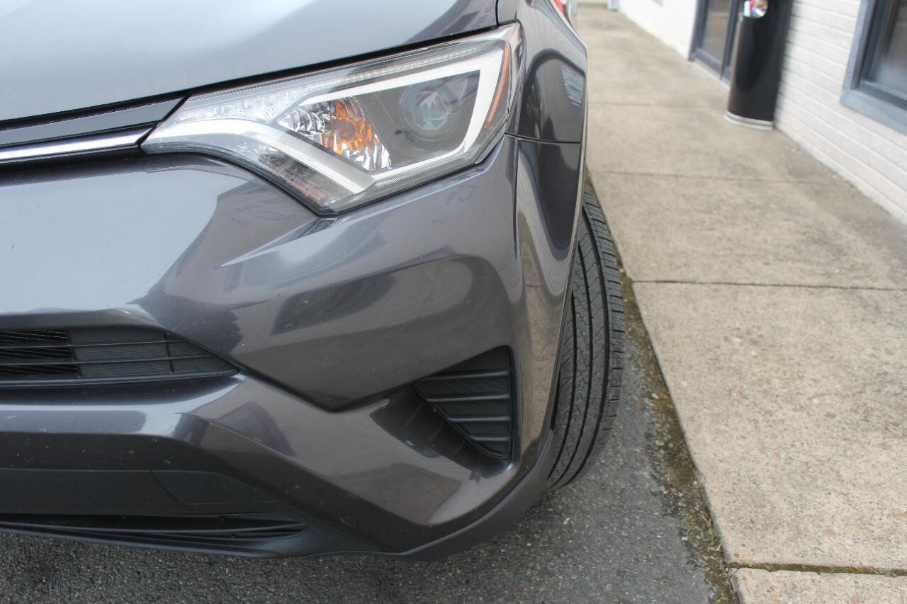 Used 2016 Toyota RAV4 LE image 3