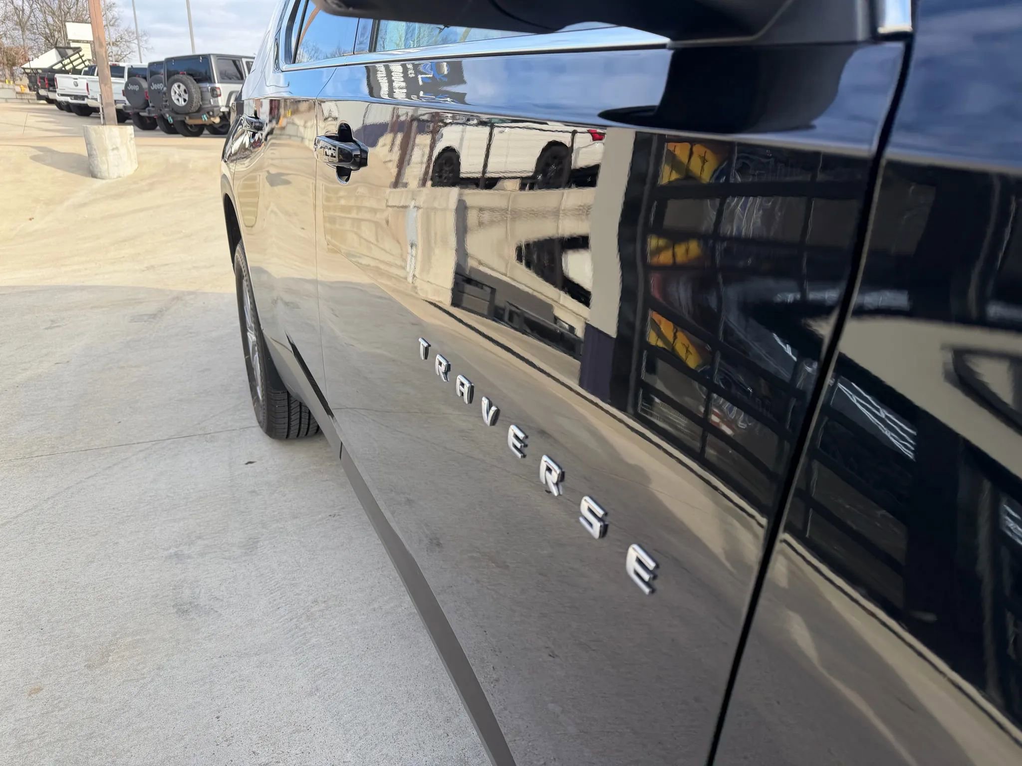 Used 2022 Chevrolet Traverse LT image 65