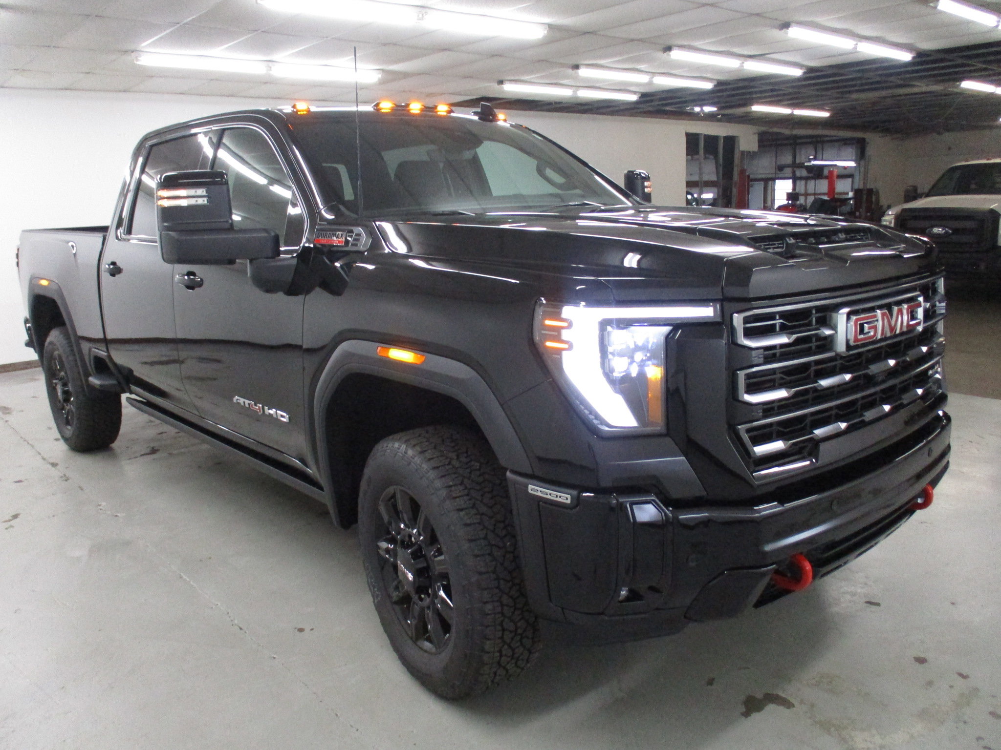 New 2026 GMC Sierra 2500 AT4 w/ AT4 Premium Plus Package AWD/4WD image 4