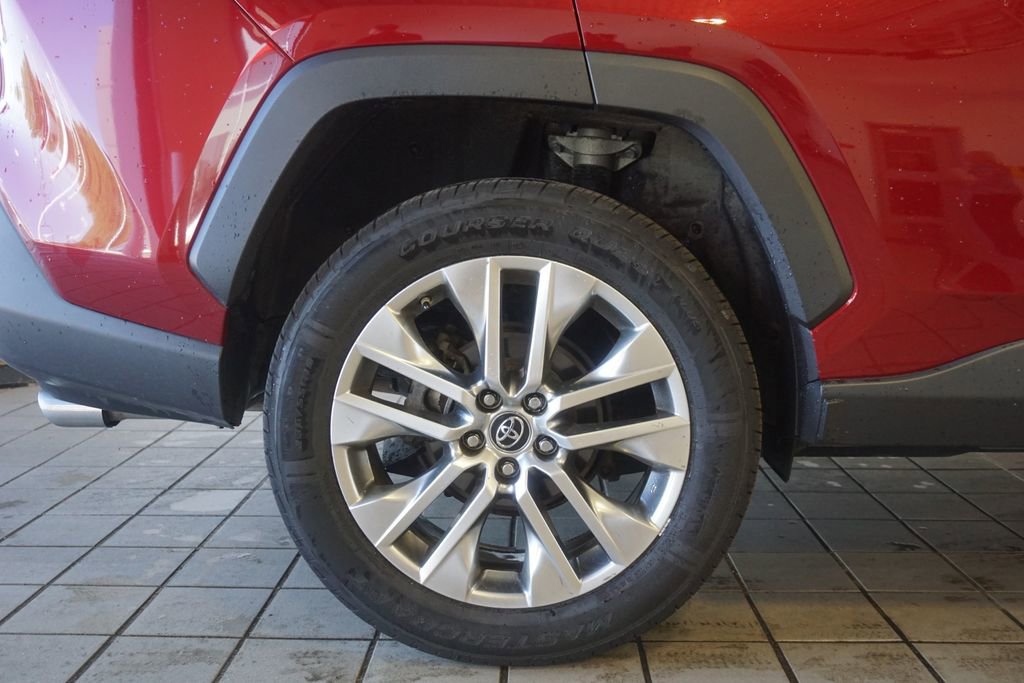 Used 2019 Toyota RAV4 Limited w/ Advanced Technology Package AWD/4WD image 34
