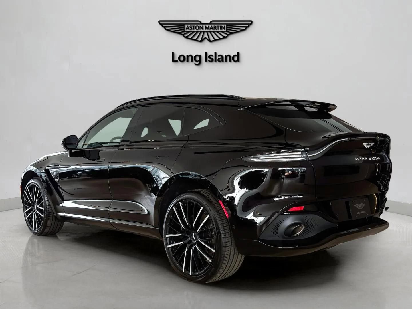 Used 2024 Aston Martin DBX image 4
