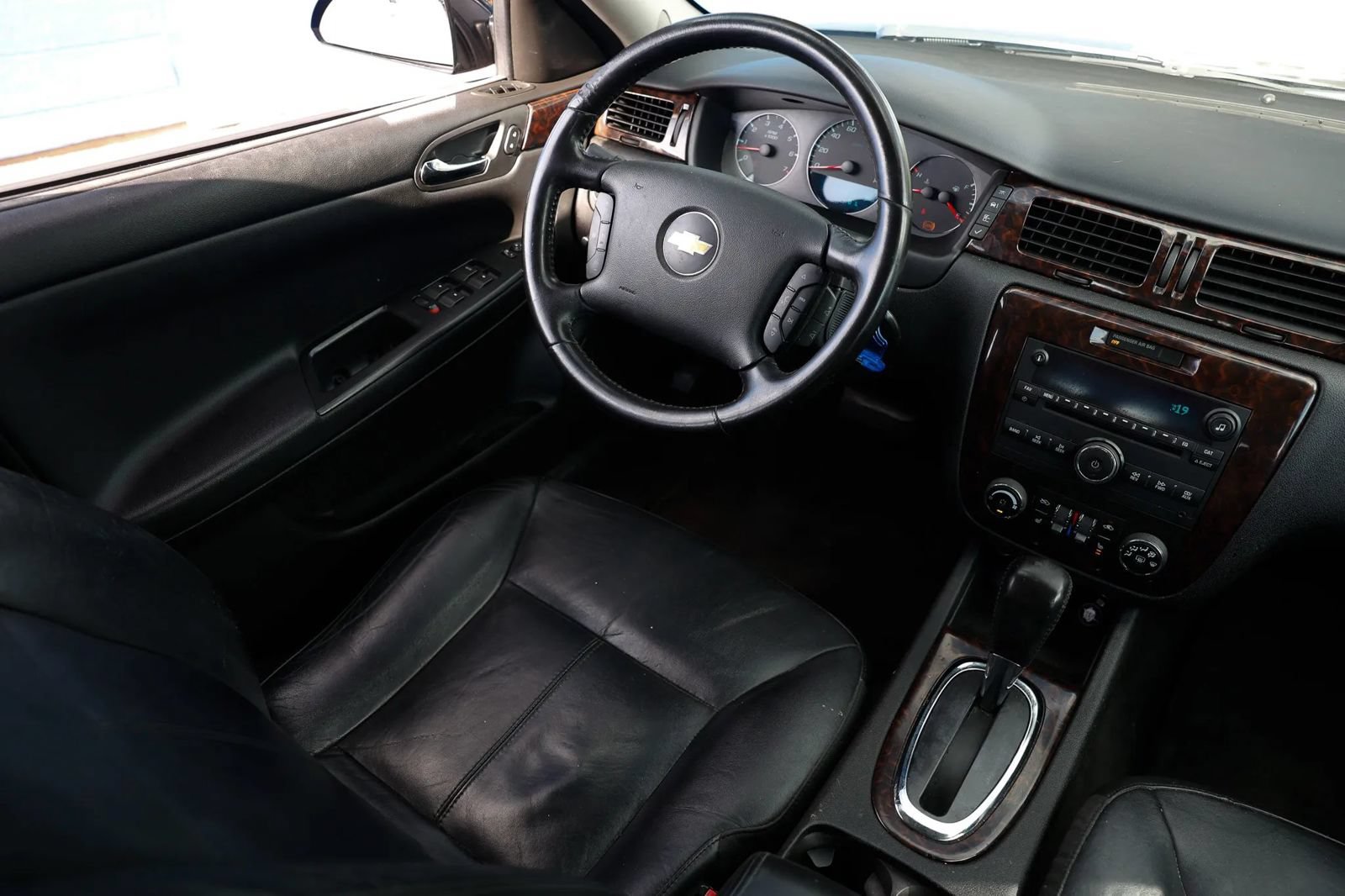Used 2013 Chevrolet Impala LTZ FWD image 13