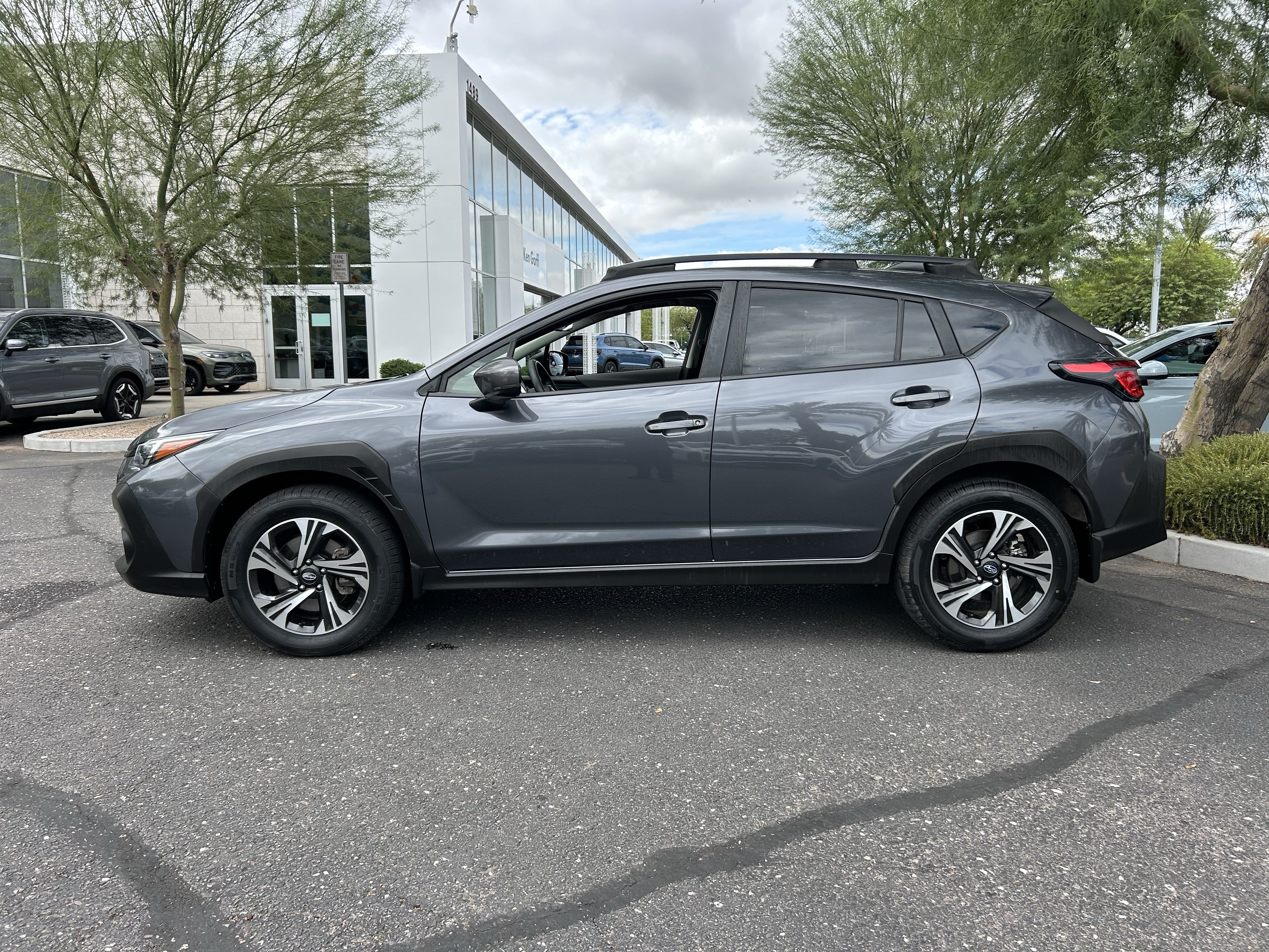 Used 2024 Subaru Crosstrek 2.0i Premium AWD/4WD image 2