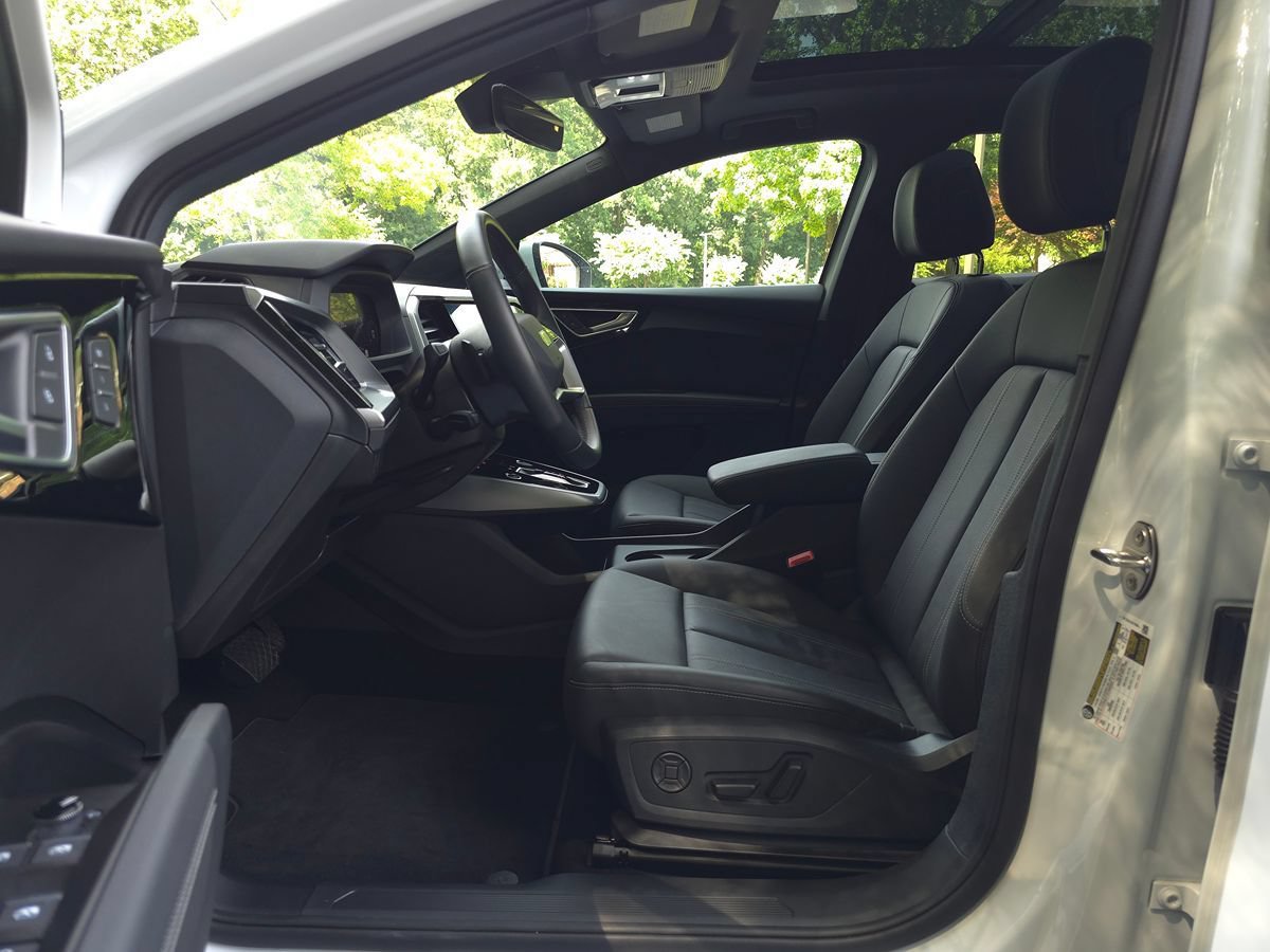 Used 2026 Audi Q4 e-tron Premium w/ Convenience Package AWD/4WD image 11