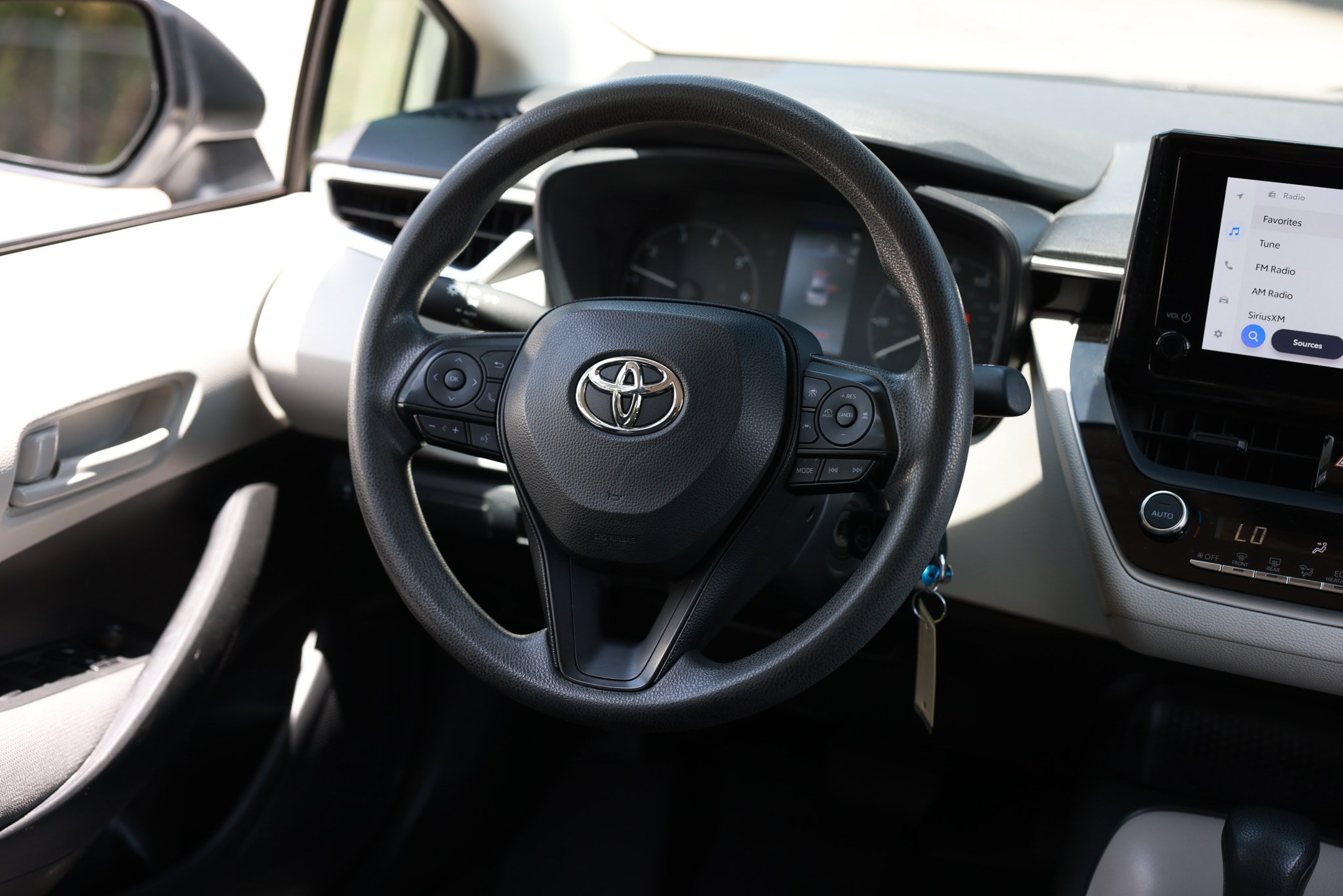 Used 2024 Toyota Corolla LE FWD image 32