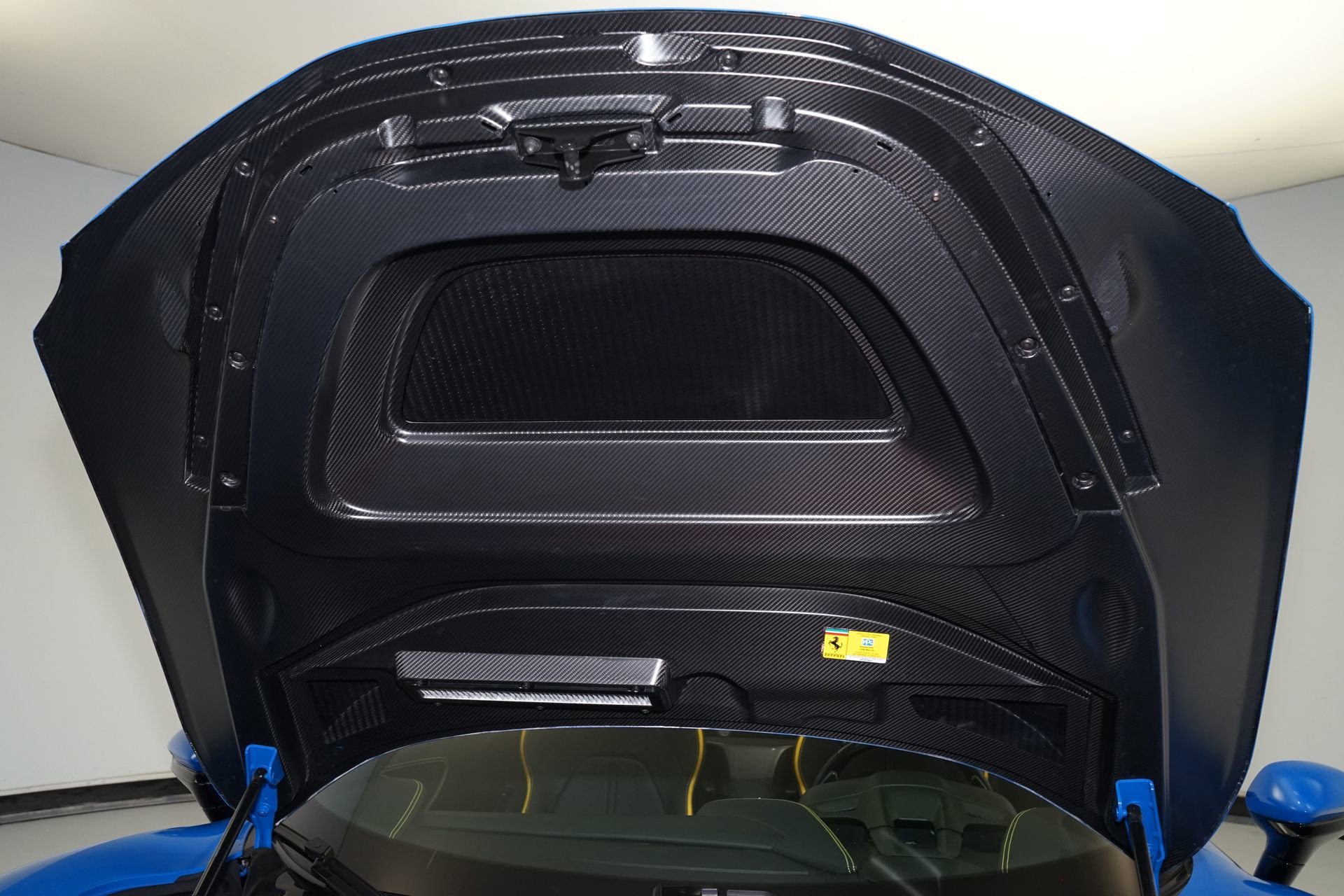 Used 2025 Ferrari SF90 Spider image 36