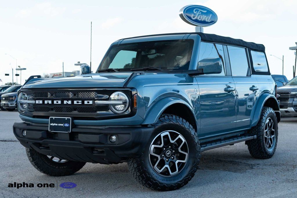 Used 2022 Ford Bronco Outer Banks image 1