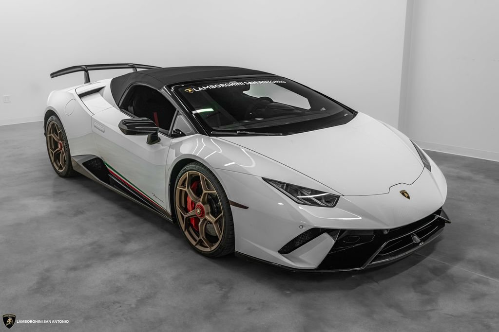 Used 2019 Lamborghini Huracan Performante AWD/4WD image 11