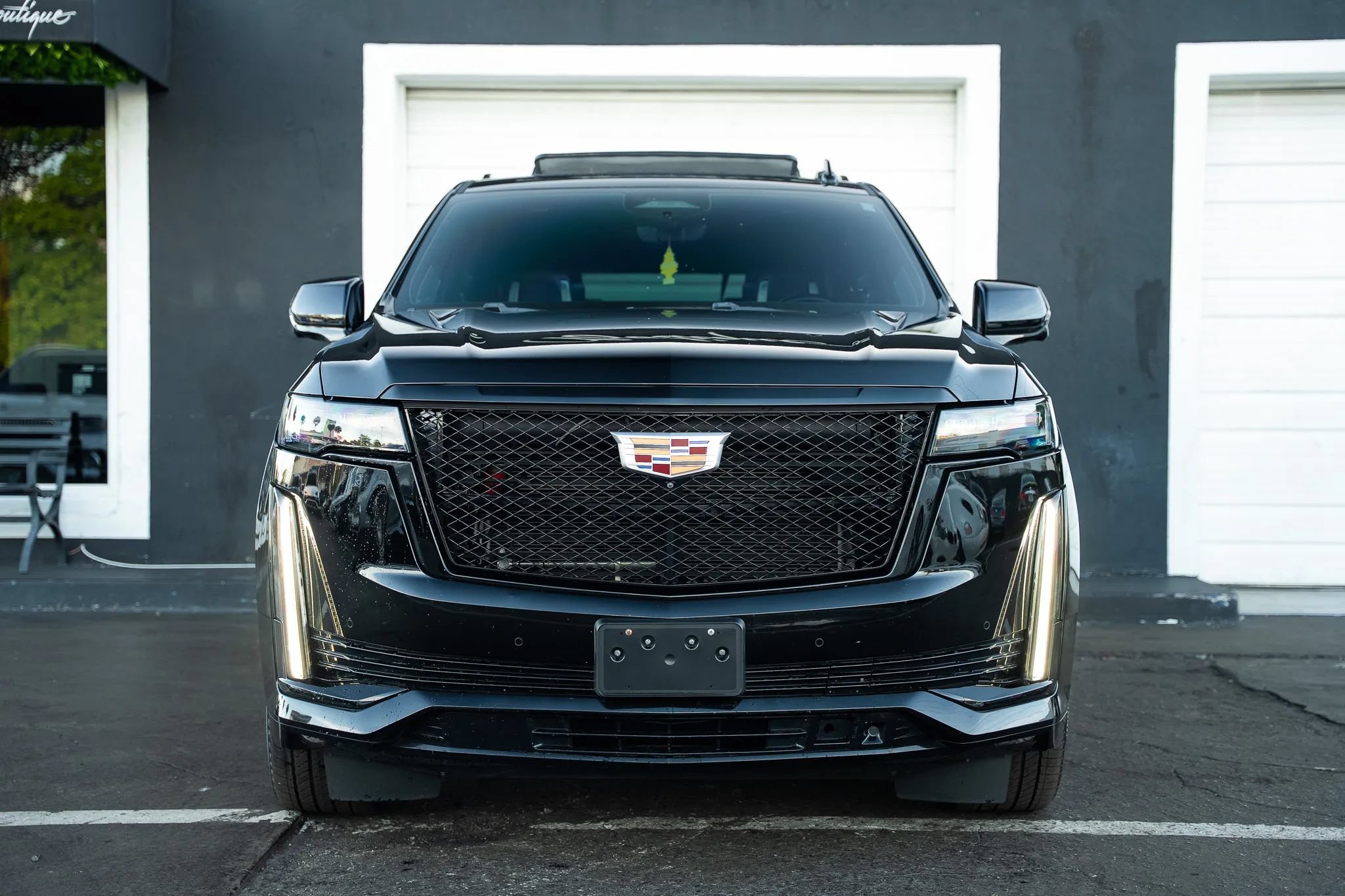 Used 2022 Cadillac Escalade ESV Sport Platinum AWD/4WD image 2