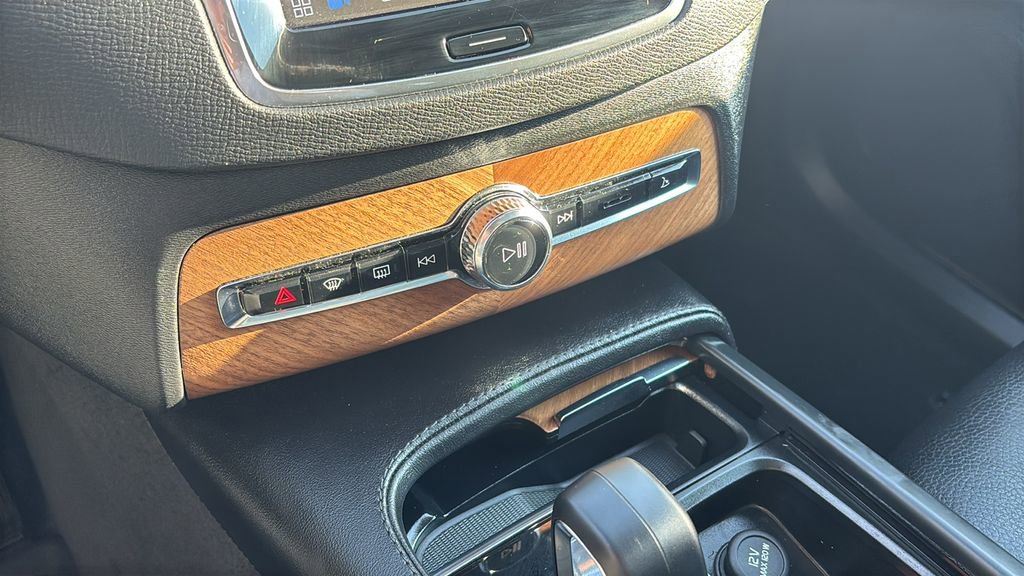 Certified 2023 Volvo XC90 B6 Core w/ Protection Package Premier image 22