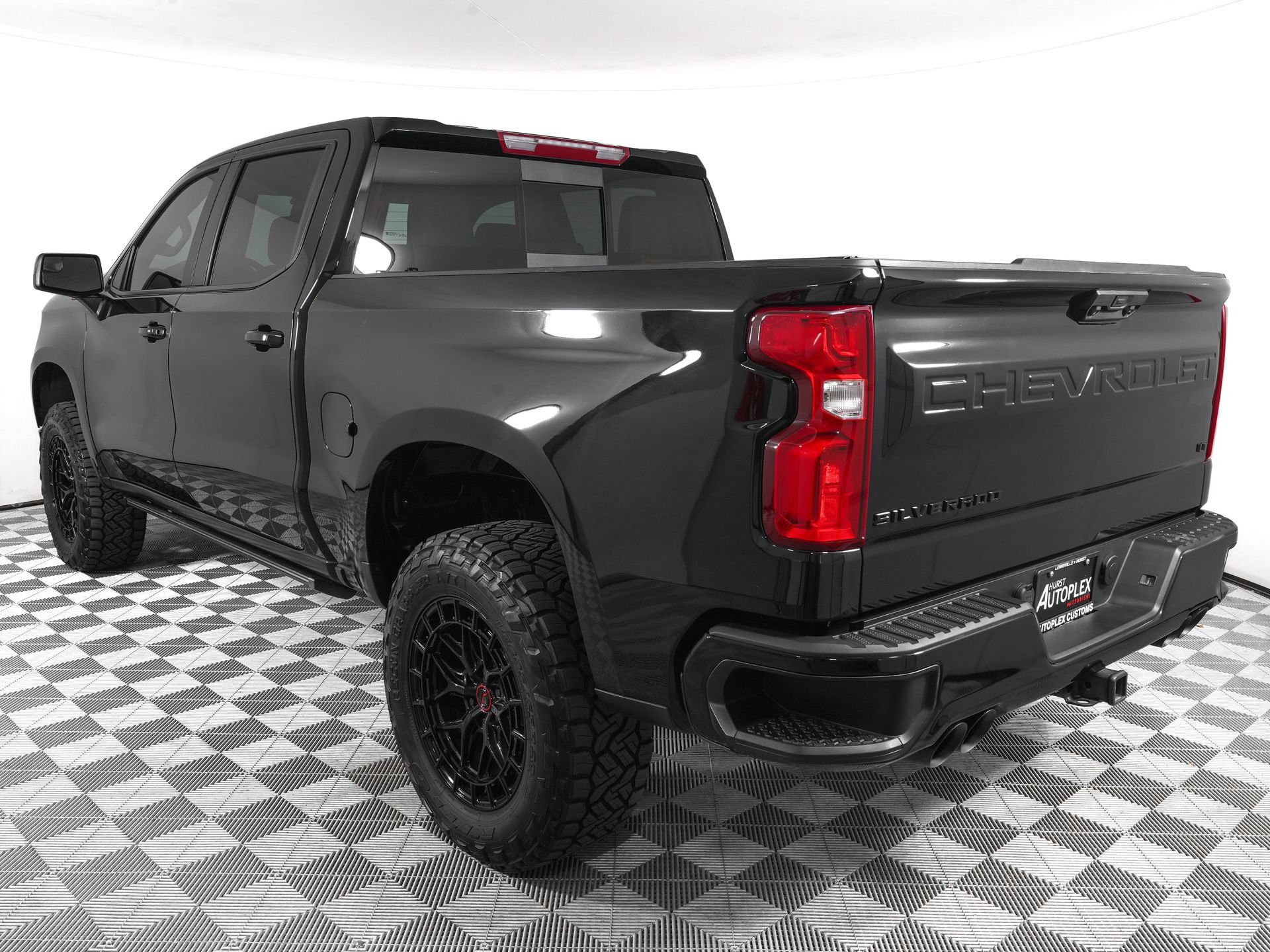 Used 2025 Chevrolet Silverado 1500 LT Trail Boss w/ Convenience Package II AWD/4WD image 7