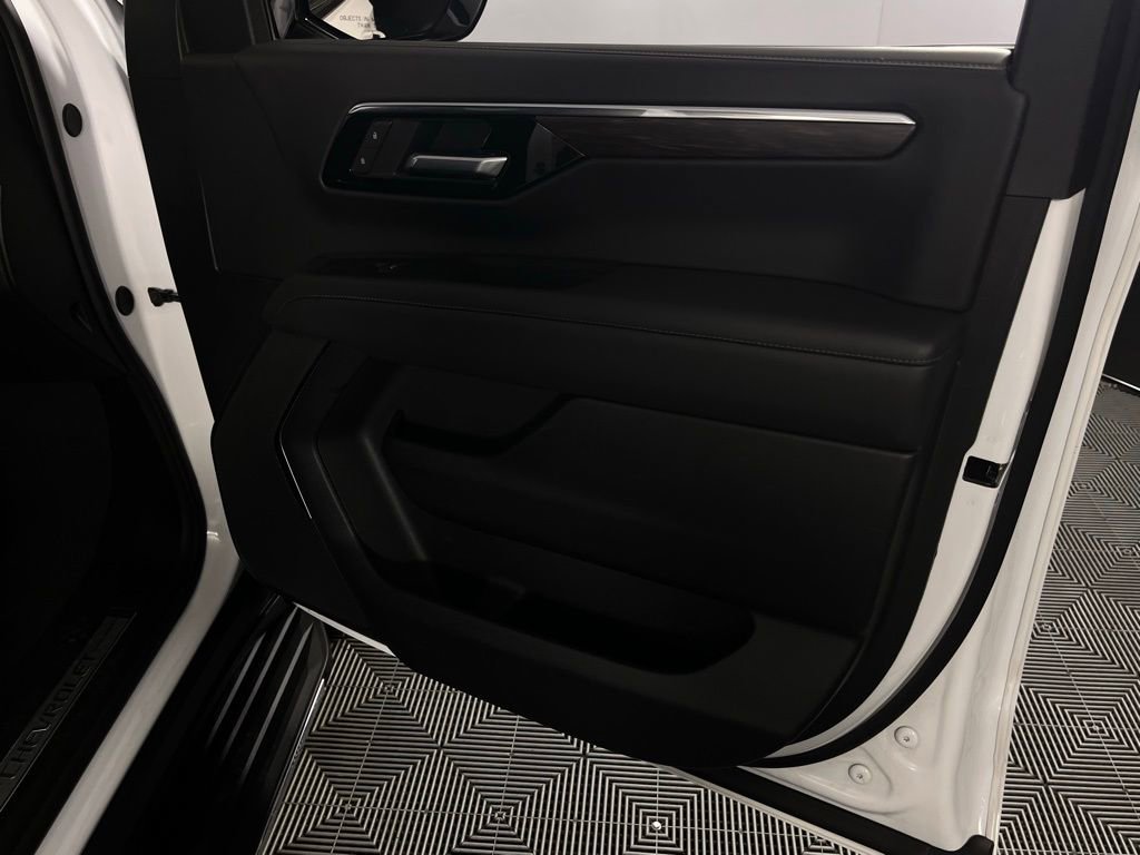 Used 2025 Chevrolet Tahoe LT image 35