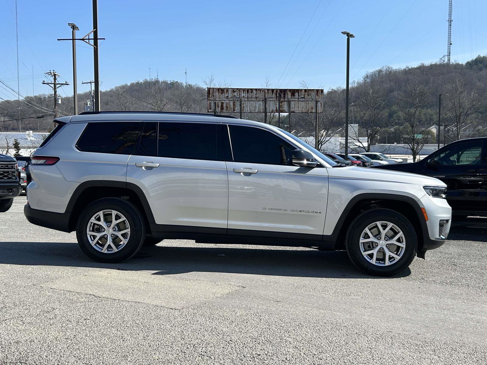 Used 2021 Jeep Grand Cherokee L Limited image 2